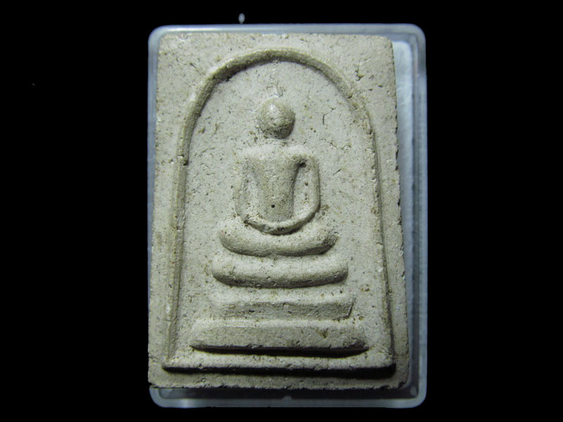 พระสมเด็จ ไม่ทราบวัดครับ เก่ามีอายุพอควร. เริ่ม20บาท/ T.100
