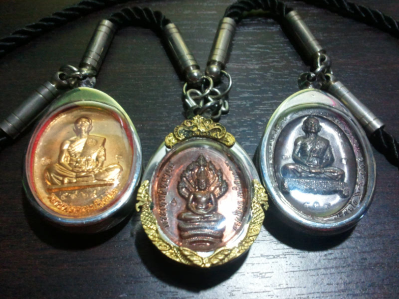 หลวงพ่อคูณ 3 องค์ 3 รุ่น พร้อมกรอบ+สร้อย ราคาต่ำๆ............