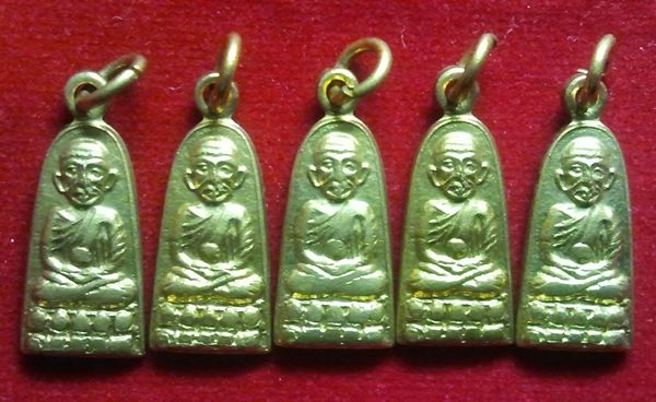 5องค์ วัดใจเลย >> หลวงปู่ทวด ปี08 รุ่นทะเลซุง เนื้อกระไหร่ทอง