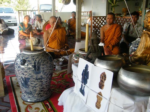 พระปรกใบมะขาม หลวงพ่อสาคร วัดหนองกรับ จ.ระยอง เนื้อเงินหายากสร้างน้อยครับ