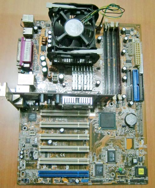 คอมมือสอง INTEL ... P4 2.0 G 478 RAM 256 M/B Asus แถม VGA เปิดติด ใช้งานปรกติ