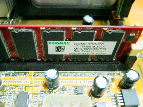 คอมมือสอง INTEL ... P4 2.0 G 478 RAM 256 M/B Asus แถม VGA เปิดติด ใช้งานปรกติ
