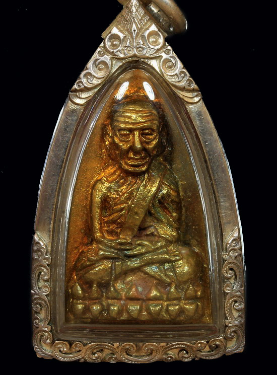 หลวงปู่ทวดวัดช้างให้หลังเตารีด 2 พิมพ์ใหญ่เนื้อทองทิพย์โลหะรุ่นสร้างโรงพยาบาลฯองค์ 5