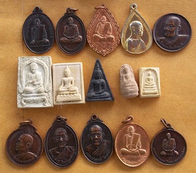 รวมพระเครื่อง 50 องค์ ....B301