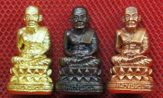 หลวงปู่ทวด พิมพ์บัวรอบ 3 องค์ เนื้อเปียกทอง เนื้อนวะ เนื้อสตางค์เเดง วัดในหาน อ.นอง อ.ทอง อ.สุภา ร่ว