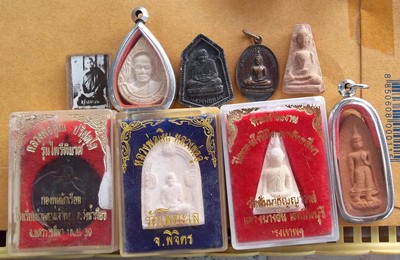 พระ 50 องค์ เหมาไปออกต่อได้เลยราคาไม่ถึง 10 บาทครับ  ....B311