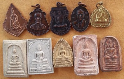 พระ 50 องค์ เหมาไปออกต่อได้เลยราคาไม่ถึง 10 บาทครับ  ....B282