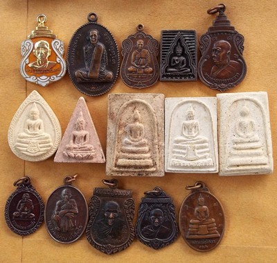 พระ 50 องค์ เหมาไปออกต่อได้เลยราคาไม่ถึง 10 บาทครับ  ....B282