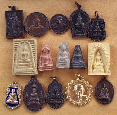 พระ 50 องค์ เหมาไปออกต่อได้เลยราคาไม่ถึง 10 บาทครับ  ....B282