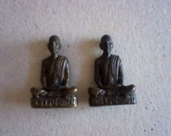 เอา 50 บาท เคาะเดียว รูปเหมือนลพ.เดิม วัดหนองโพ ปี30กว่าๆ 2 องค์