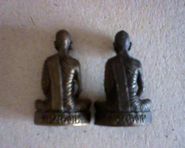 เอา 50 บาท เคาะเดียว รูปเหมือนลพ.เดิม วัดหนองโพ ปี30กว่าๆ 2 องค์