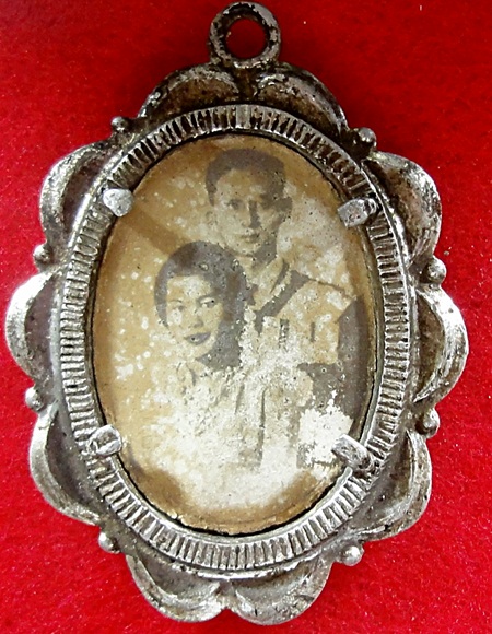 ภาพล็อคเก็ตในหลวงคู่พระราชินี