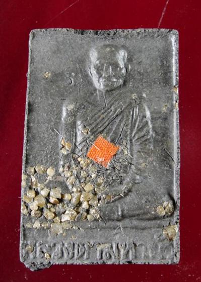 !!วัดใจ 9 บาท!!พระสมเด็จตะกรุดทอง 9 ดอก พระธาตุ หลังรูปเหมือน หลวงตามหาบัว วัดป่าบ้านตาด 2544..a19