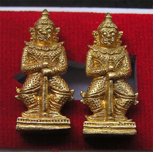 2 องค์ ท้าวเวสสุวรรณ ลป.โสฬส วัดโคกอู่ทอง จ.ปราจีนบุรี กล่อง เบาๆๆ ครับ