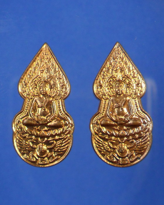 หลวงปู่กาหลง ปรกโพธิ์ทรงครุฑ หลังพระแม่ธรณีบีบมวยผม เนื้อทองแดง 2 องค์