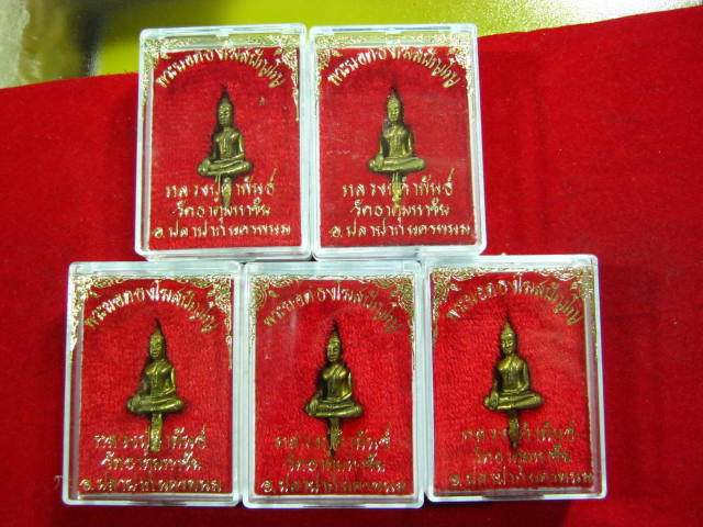 5 องค์  ปีใหม่ 2012...รุ่นแรก พร ะยอดธ งโฆษปัญโญ ลป.คำพันธ์ พิมพ ์เล็ก เนื้อฝาบาตร ปี39