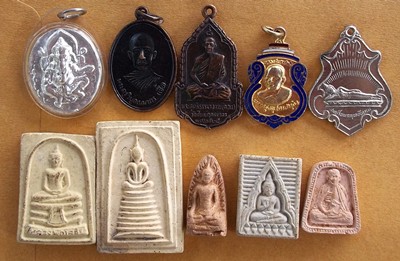 พระ 50 องค์ เหมาไปออกต่อได้เลยราคาไม่ถึง 10 บาทครับ  ....B323
