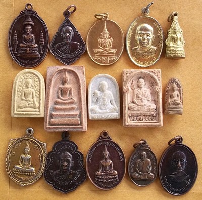พระ 50 องค์ เหมาไปออกต่อได้เลยราคาไม่ถึง 10 บาทครับ  ....B323