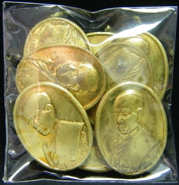 (ทีเดียวถึงขั้นต่ำ) เหรียญครบรอบ 84 ปี (8 เหรียญ) หลวงปู่ธรรมรังษี วัดพระพุทธบาทเขาพนมดิน สุรินทร์