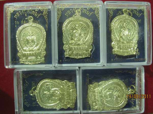 5 เหรียญ นั่งพานสมปรารถนา รุ่น 1 หลวงปู่คำพันธ์ จัดสร้าง ปี 37 กล่องเดิม ....2