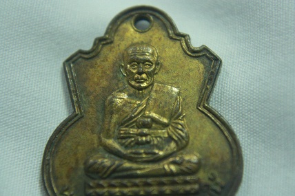 เหรียญปู่ทวดน้ำเต้า กะหลั่ยทองแจกกรรมการ 2505