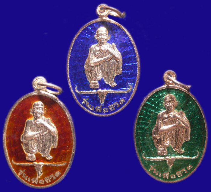 หลวงพ่อคูณ รุ่นเพื่อชีวิต เนื้อเงิน ลงยา 3สี ชุด 3 เคาะเดียวเเดง