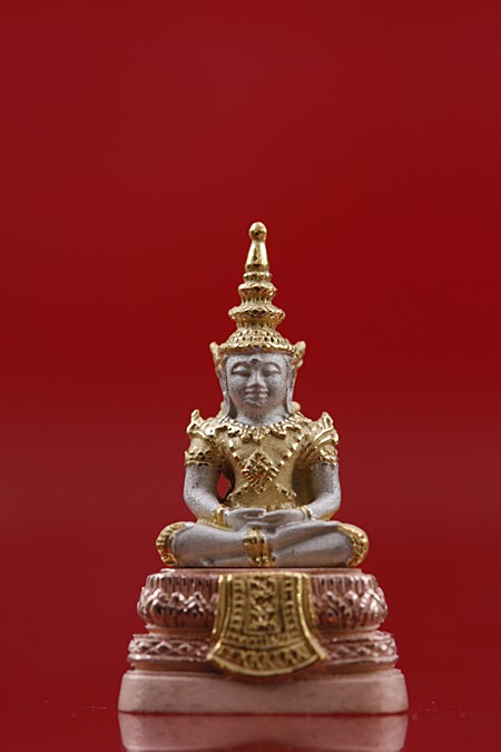 รูปหล่อพระแก้วมรกต รุ่นเฉลิมพระเกียรติสามกษัตริย์