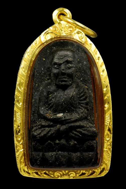 24 พระรอด เลี่ยมทองพร้อมขึ้นคอ