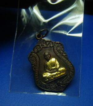 หลวงพ่อคูณ บารมี 71 ทองแดงผิวรุ้ง ทาทอง