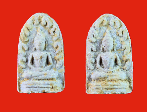 พระรอด หลวงปู่สี วัดถ้ำเขาบุญนาค ตาคลี นครสวรรค์ ปี ๒๕๑๗ 2 องค์ 1