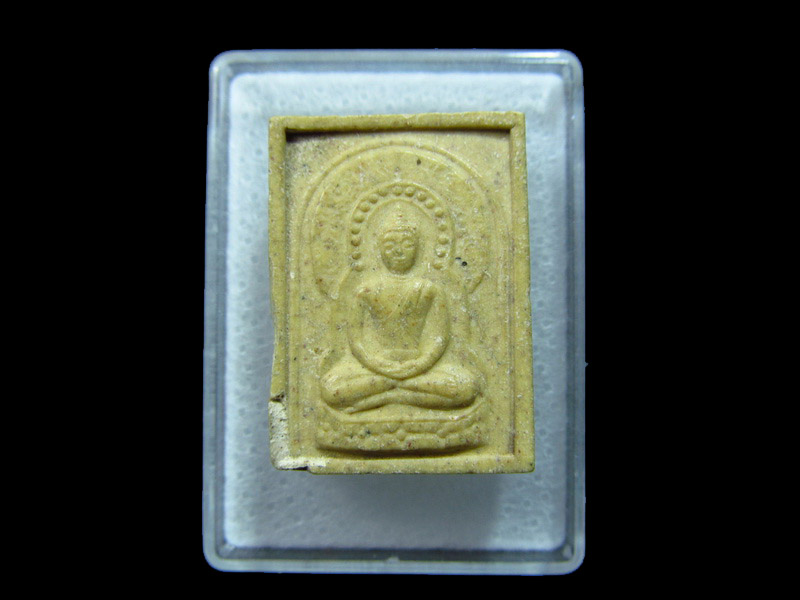 พระผงซุ้มทวารวดี นั่งฐานบัว ฟ้าแดดสูงยาง. เริ่ม20บาท/ C.060