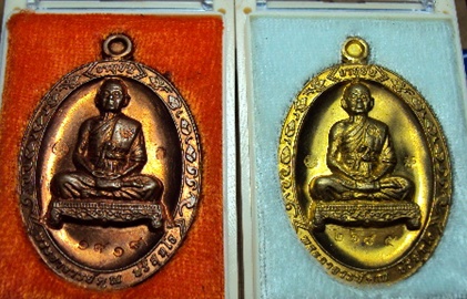 อายุยืนเต็มองค์ วัดเเจ้งนอก 2 องค์ ทองฝาบาท โค็ต2685/ทองเเดงปัดเงาโค็ต1918(((((((วัดใจสวยๆเปิด1000))