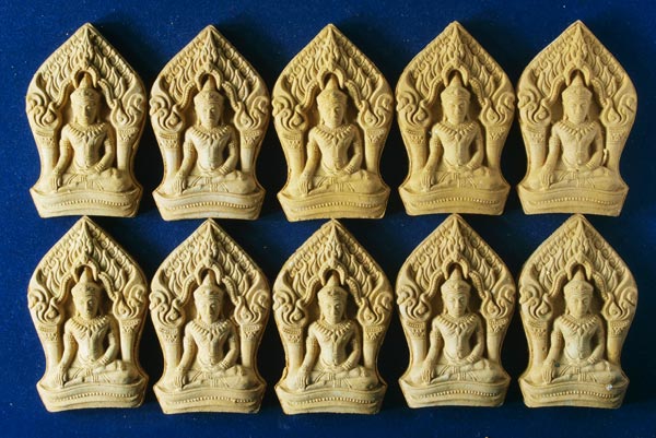 พระยอดขุนพล บ้านค่าย รุ่นแรก หลวงพ่อสาคร วัดหนองกรับ พิมพ์ใหญ่ฝังพลอย  10 องค์