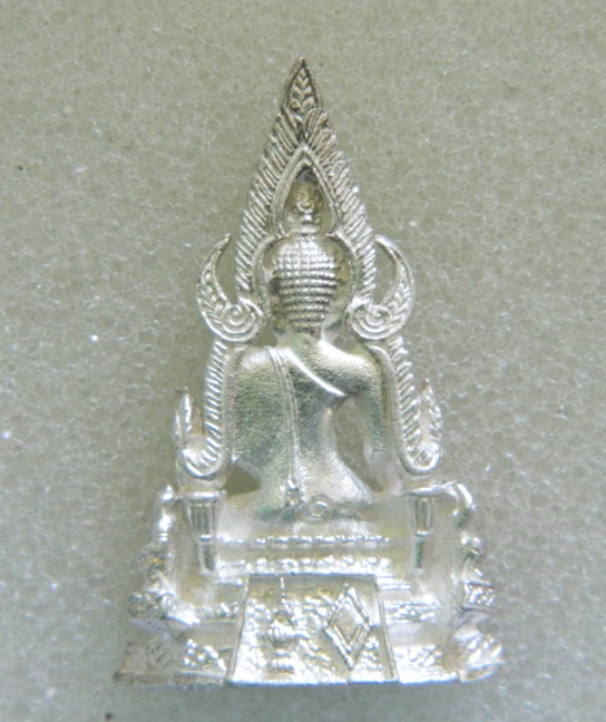 พระพุทธชินราช ลอยองค์ ฐานอุดกริ่ง รุ่นปฏิสังขรณ์ เนื้อเงิน พิมพ์ใหญ่ หมายเลข 45099