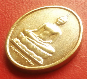 เหรียญพระพุทธนวราชบพิตร กะหลั่ยทอง หลังภปร.ปี29 วัดบวรนิเวศวิหาร พิธีใหญ่ กล่องเดิม ราคาเบาๆ