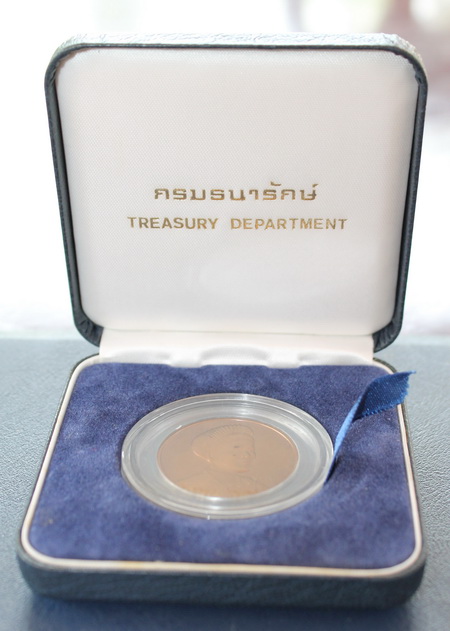 เหรียญทองแดง มหามงคลเฉลิมพระชนพรรษา 6 รอบ พระราชินี 12 สิงหาคม 2547