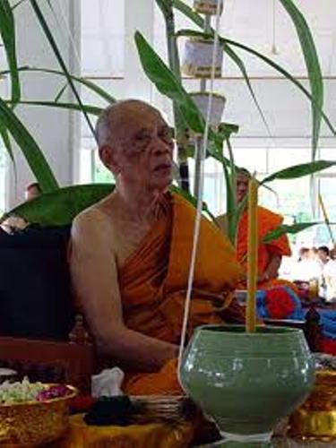 @@@@เหรียญใบขี้เหล็กหนุนดวง เนื้ออัลปาก้า หลวงปู่แผ้ว ปวโร