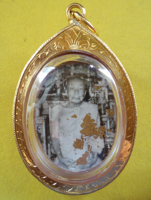 ล็อกเก็ตรุ่นแรกหลวงพ่อแดง+เลี่ยมทอง