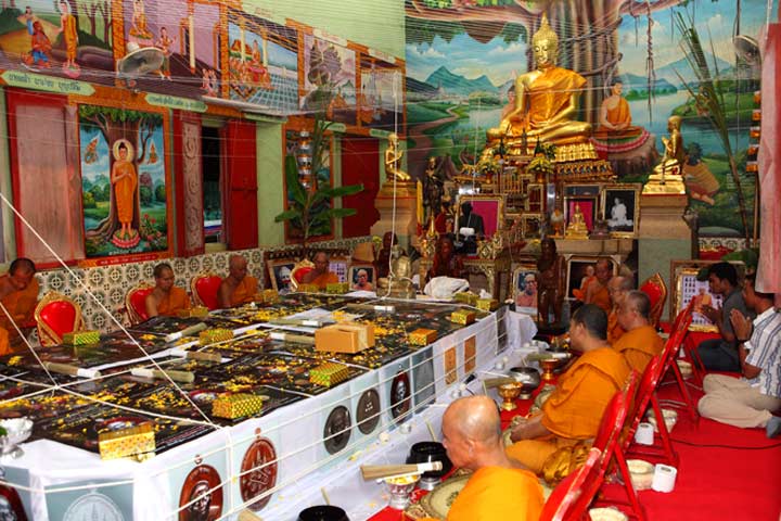 เหรียญหลวงปู่ทิม ออกวัดแม่น้ำคู้ ปี 54 รุ่นบารมีอิสริโก เนื้อทองเหลือง หมายเลข 3025