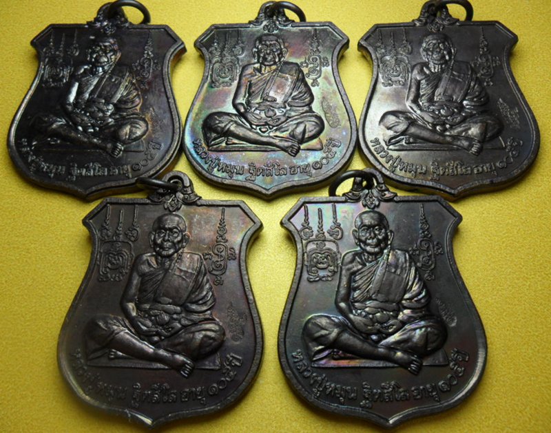 เคาะแรก_หลวงปู่หมุน วัดบ้านจาน เหรียญนารายทรงครุท 5 องค์  ผิวเดิม+รุ้ง เก็บชุดนี้มีอนาคตแน่นอนครับ