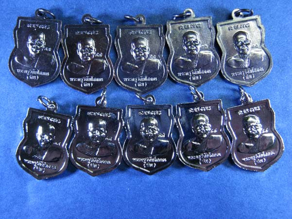เหรียญเสมาเล็กเสาร์ 5 เดือน 5 ปี 2555 เคาะเดียว 10 เหรียญ