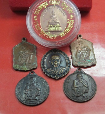 หลวงพ่อคูณ(((((วัดใจ เปิด 100 b.เเดง เคาะ ครั้งละ 10 บ )))))
