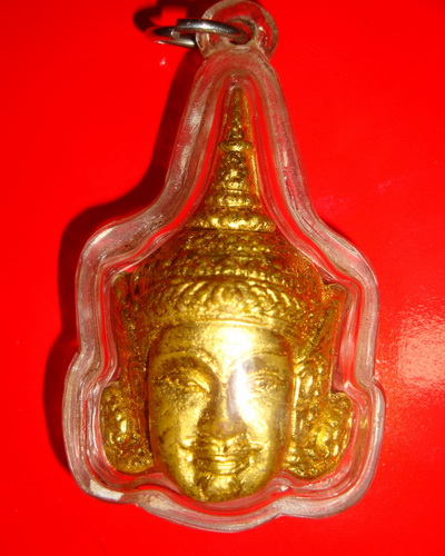 คุ้มสุดๆ พระลักษณ์หน้าทองเนื้อผงหลวงปู่กาหลงรุ่นแรก + หมูพลิกแผ่นดินรุ่นสองเนื้อนวะโลหะ