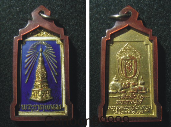 เหรียญกระไหล่ทองลงยา พระธาตุพนม จ.นครพนมครับ ปี ๒๒ สวย เดิม หายากครับผม