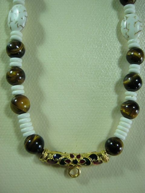 สร้อยคอหิน Tiger eye  3 ห่วง โค้งกลางไมครอนลงยายาว 3 ซม.  ความยาว 25 นิ้ว