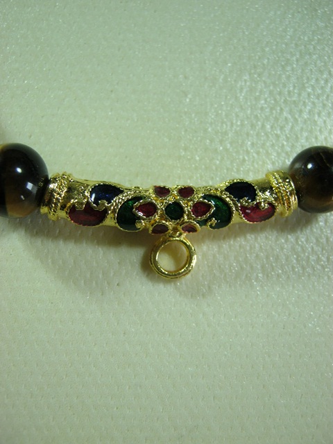 สร้อยคอหิน Tiger eye  3 ห่วง โค้งกลางไมครอนลงยายาว 3 ซม.  ความยาว 25 นิ้ว
