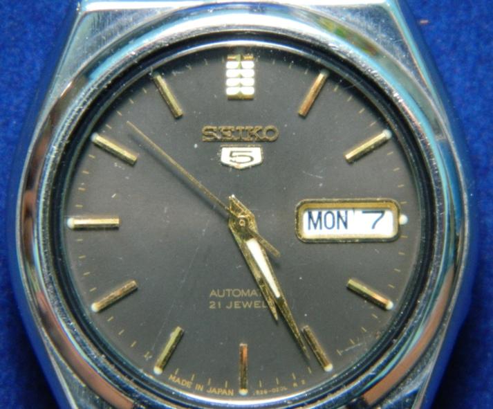 นาฬิกา SEIKO 5 AUTOMETIC มาเป็นคู่ 1,000 บาท