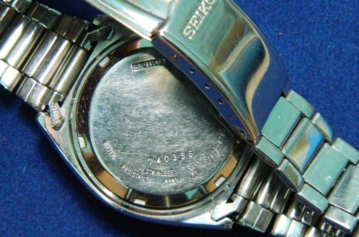 นาฬิกา SEIKO 5 AUTOMETIC มาเป็นคู่ 1,000 บาท