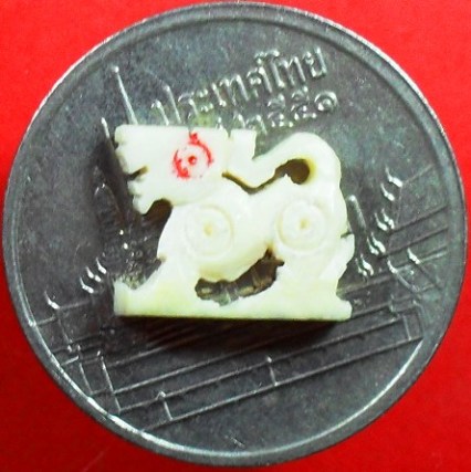 สิงห์สาริกา งาแกะ หลวงพ่อหอม วัดชากหมาก ครับ เคาะเดียวแดงครับ
