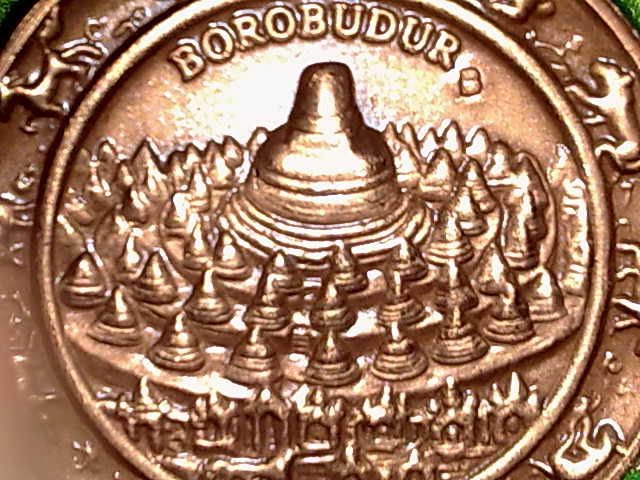 เหรียญบุโรพุทโธ อ.ลักษณ์ ด้านหลังเจดีย์บุโรพุทโธ พุทธศิลป์งดงามครับ วัดใจ 50 เหรียญ สวย ๆ ครับ